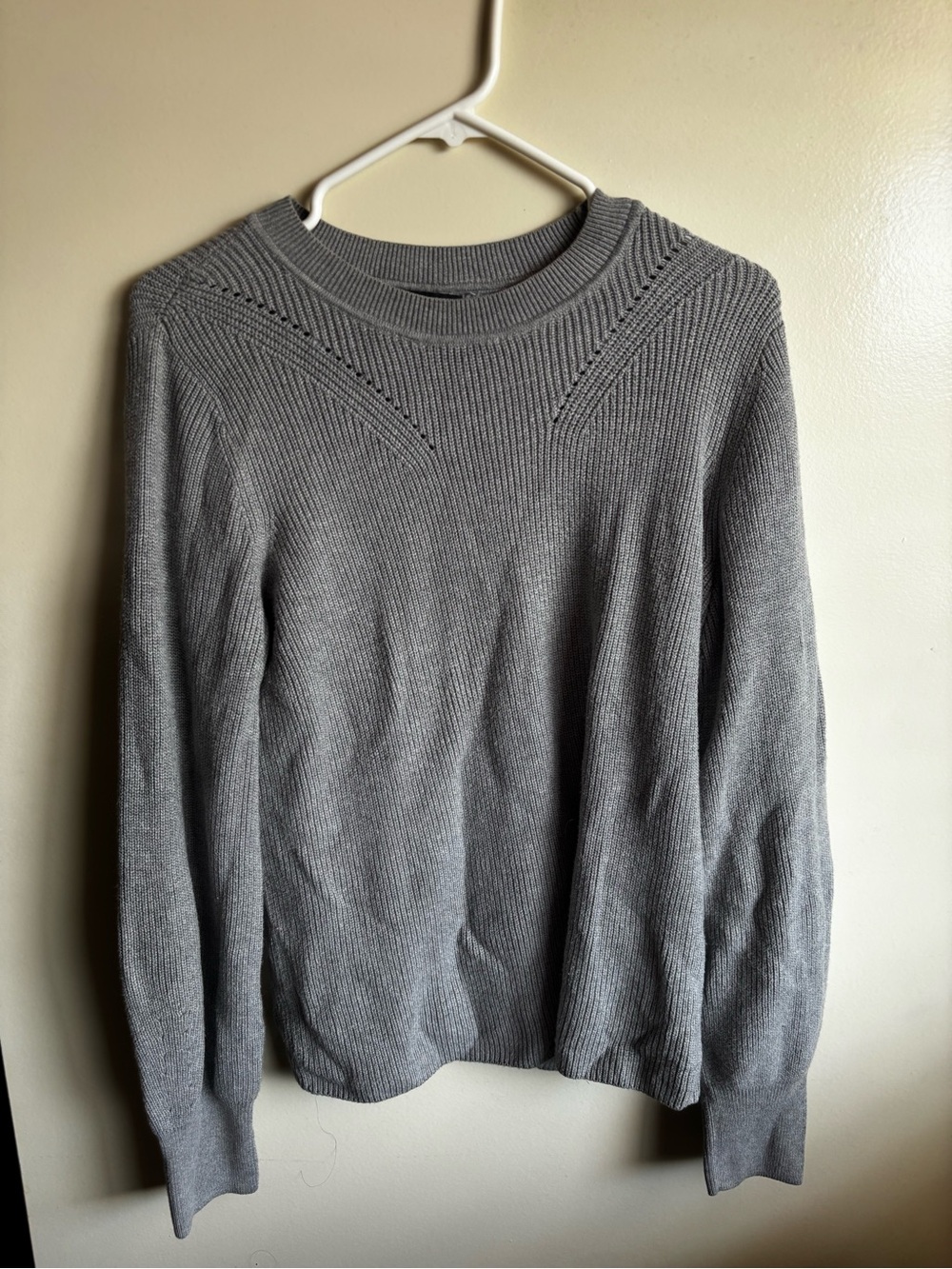 Banana Republic Men's Light Gray Textured Crewneck Sweater